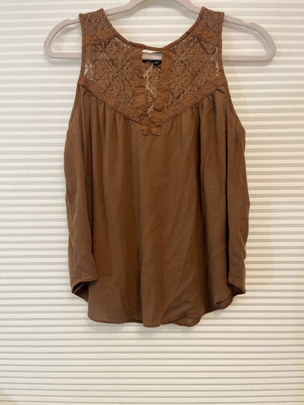 Americal Eagle Outfitters Brown. Woman's Size M Lacie Tank top.
